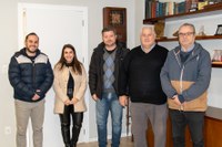 Autoridades se reúnem com representantes da Trombini para tratar de melhorias na via de acesso à empresa