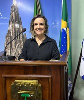 Gabriela Thomazi Cezar assume cadeira no Legislativo canelense e participa de Sessão Ordinária
