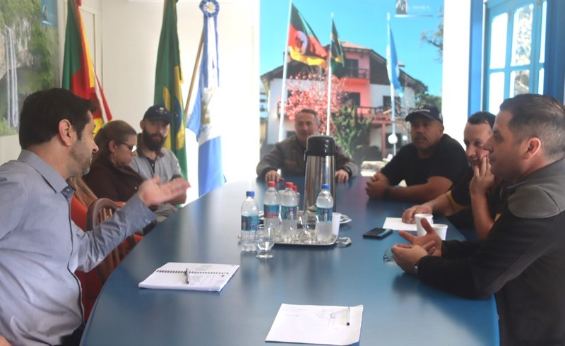 Alberi Dias busca extensão de rede elétrica junto a RGE para os bairros Chacrão e Ulysses de Abreu