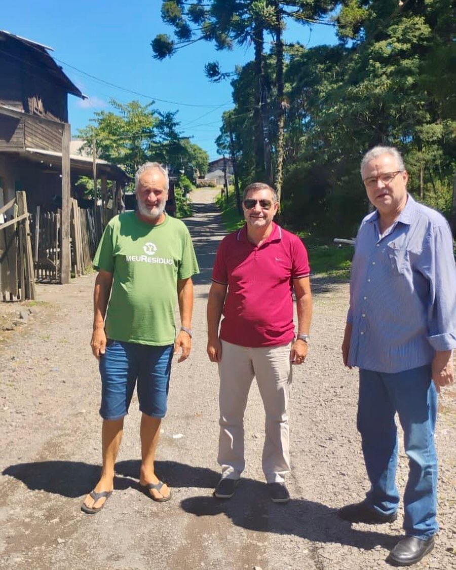 Vereador Cabo Antônio visita Loteamento Correia e cobra melhorias para rua em situação precária