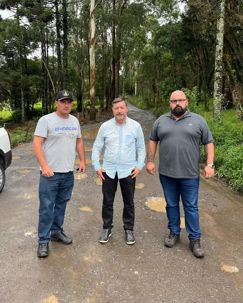 Vereador Cabo Antônio visita Loteamento Correia para verificar situação das estradas