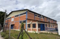 Vereador Felipe Caputo acompanha início das melhorias do telhado no Ginásio Carlinhos da Vila