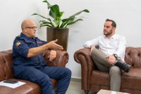 Vereador Felipe Caputo se reúne com comandante-geral dos Bombeiros e garante nova viatura para Canela