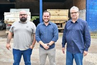 Vereador Felipe Caputo visita Secretaria de Obras