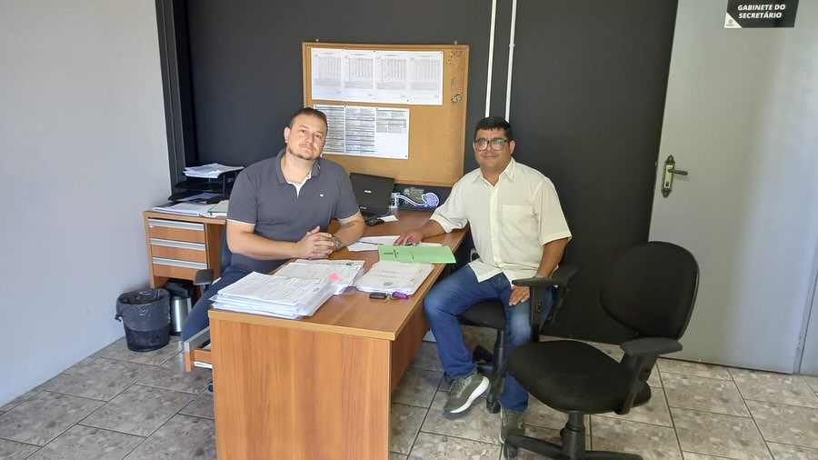 Vereador Joãozinho Silveira discute melhorias no trânsito com secretário Adriel Buss