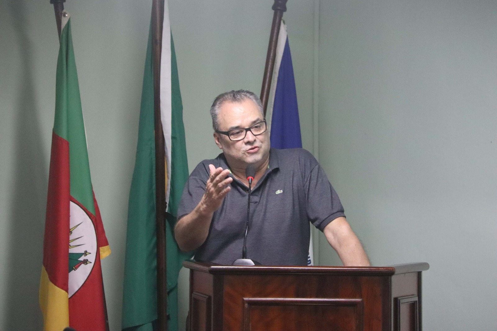 Vereador José Vellinho Pinto convoca Secretária da Educação e Prefeito para falar sobre atual situação da educação no Município