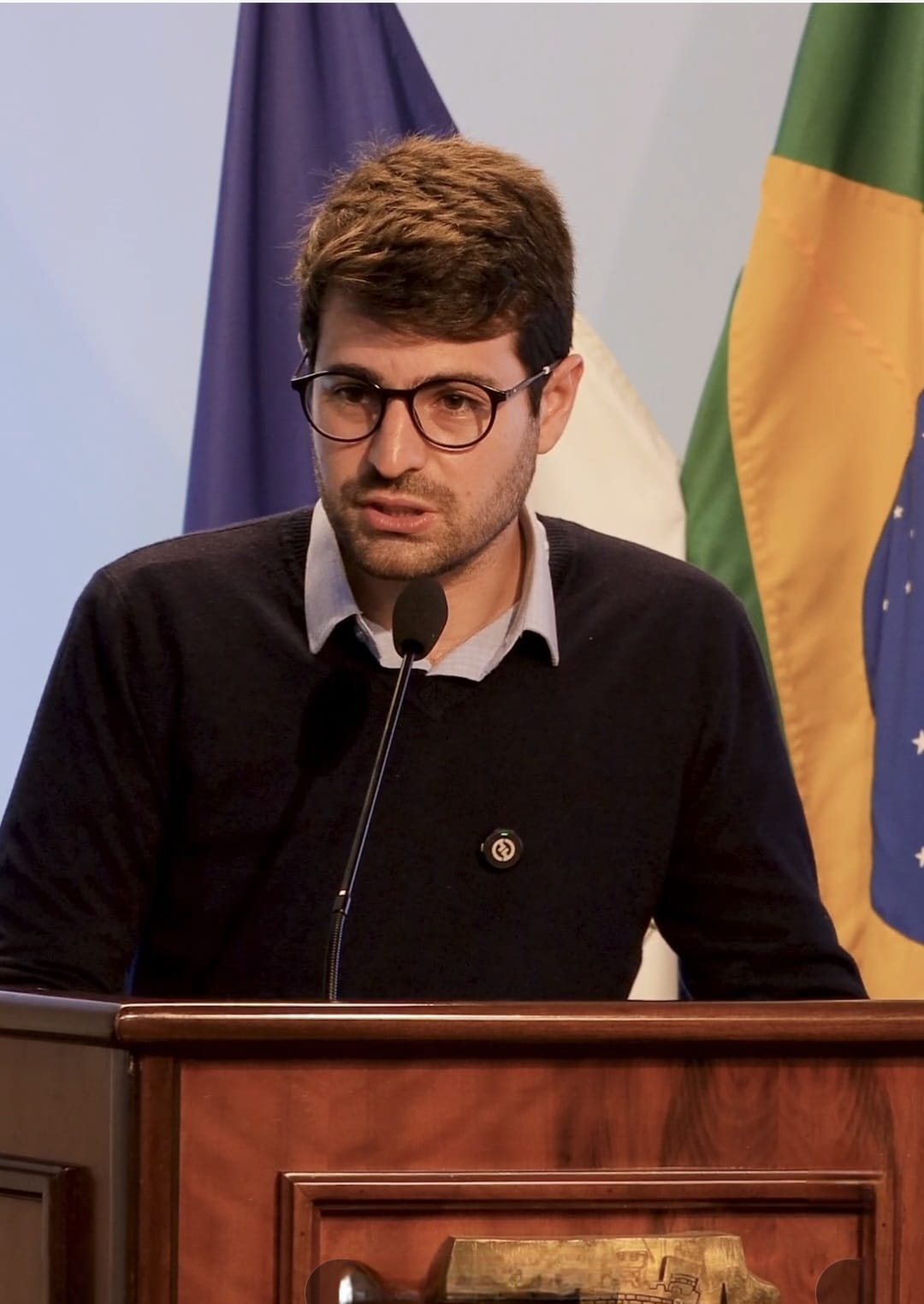 Vereador Rodrigo Rodrigues anuncia protocolo de relatório da Comissão Especial sobre a CORSAN