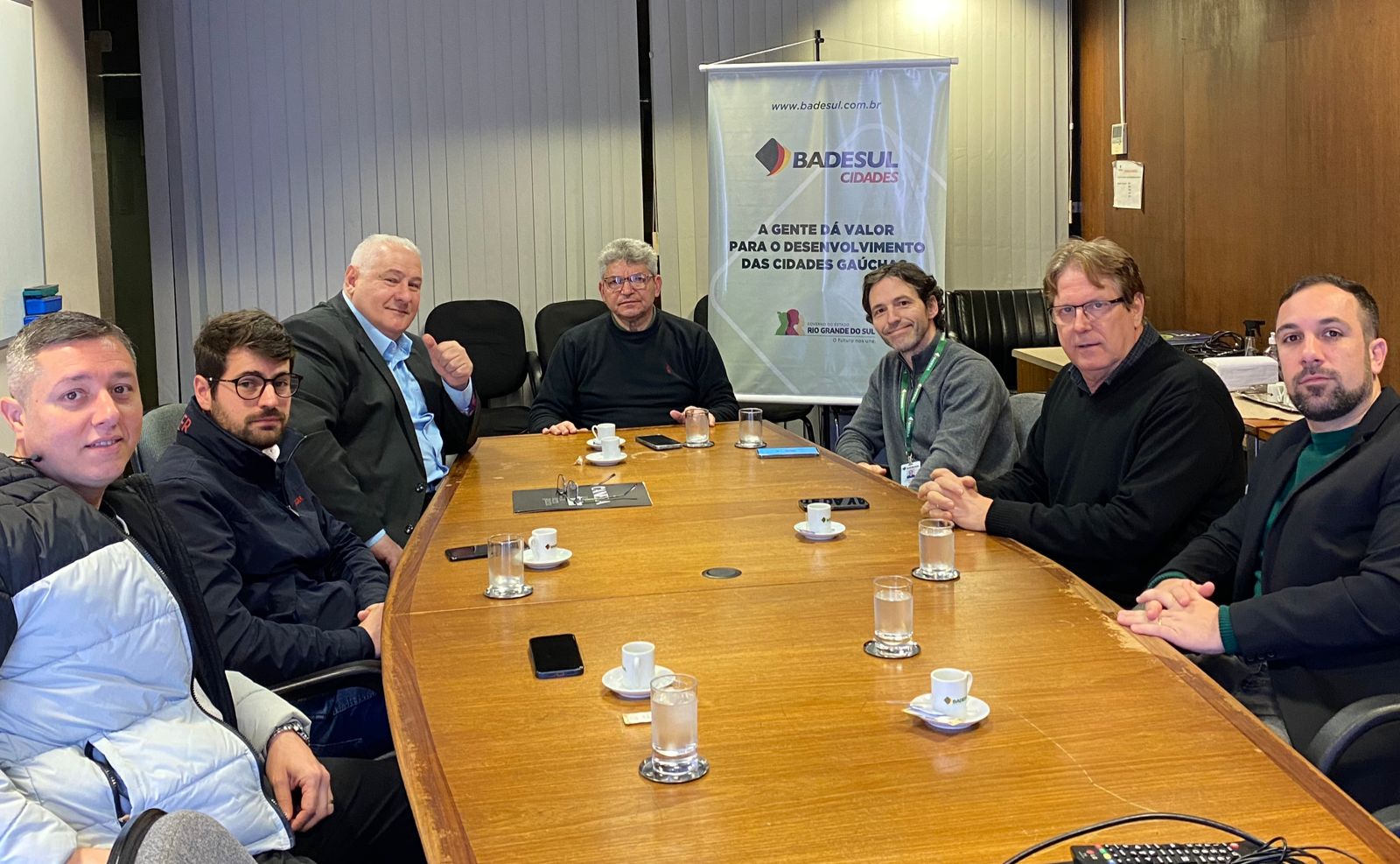 Vereador Rodrigo Rodrigues e vice-prefeito Gilberto Tegner buscam patrocínio para o Festival Internacional de Bonecos de Canela