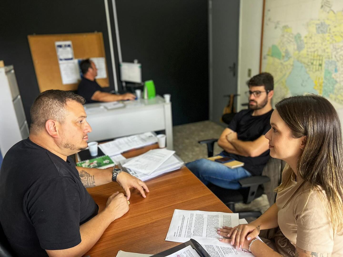 Vereadora Graziela Hoffmann propõe padronização de quebra-molas em Canela e Secretário Adriel Buss já avalia implementação